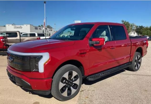 2022 Ford F-150 Lightning Platinum