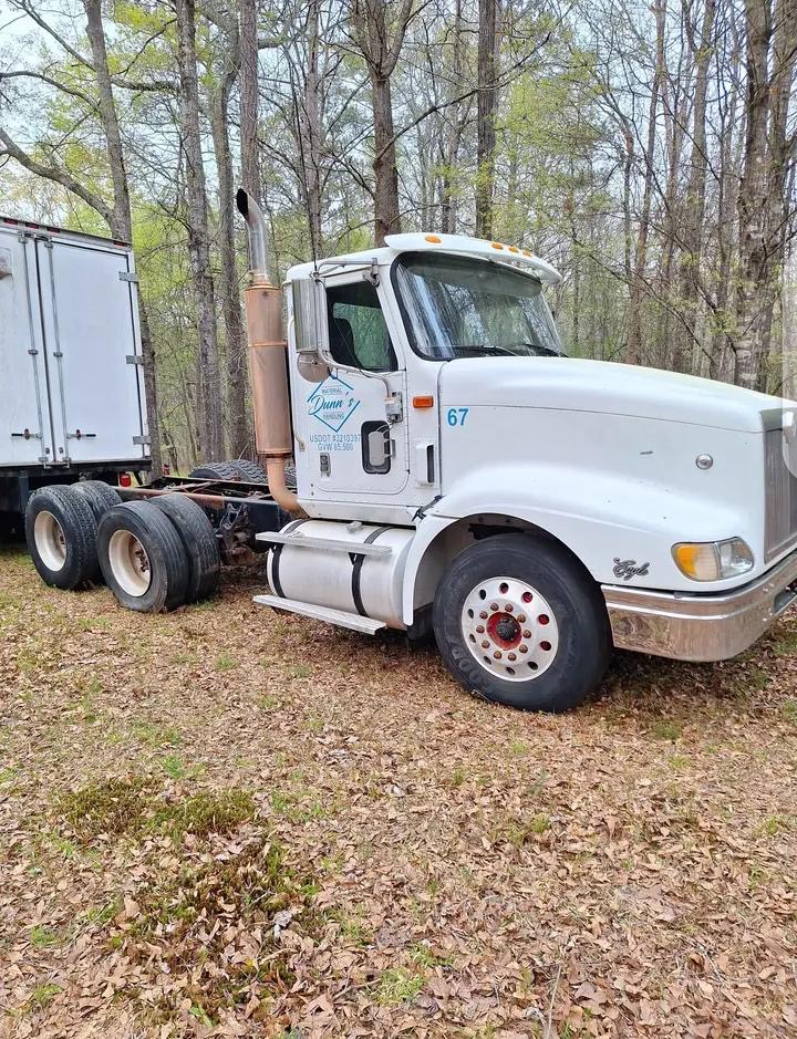 Available now 2000 International 9400 in Stockbridge,